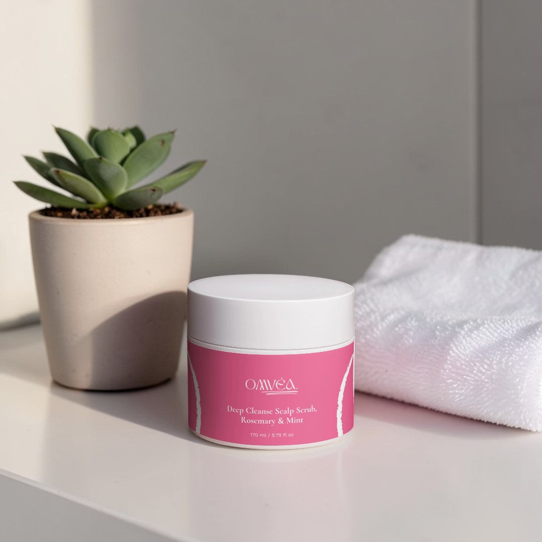 Scalp scrub with rosemary and mint extract